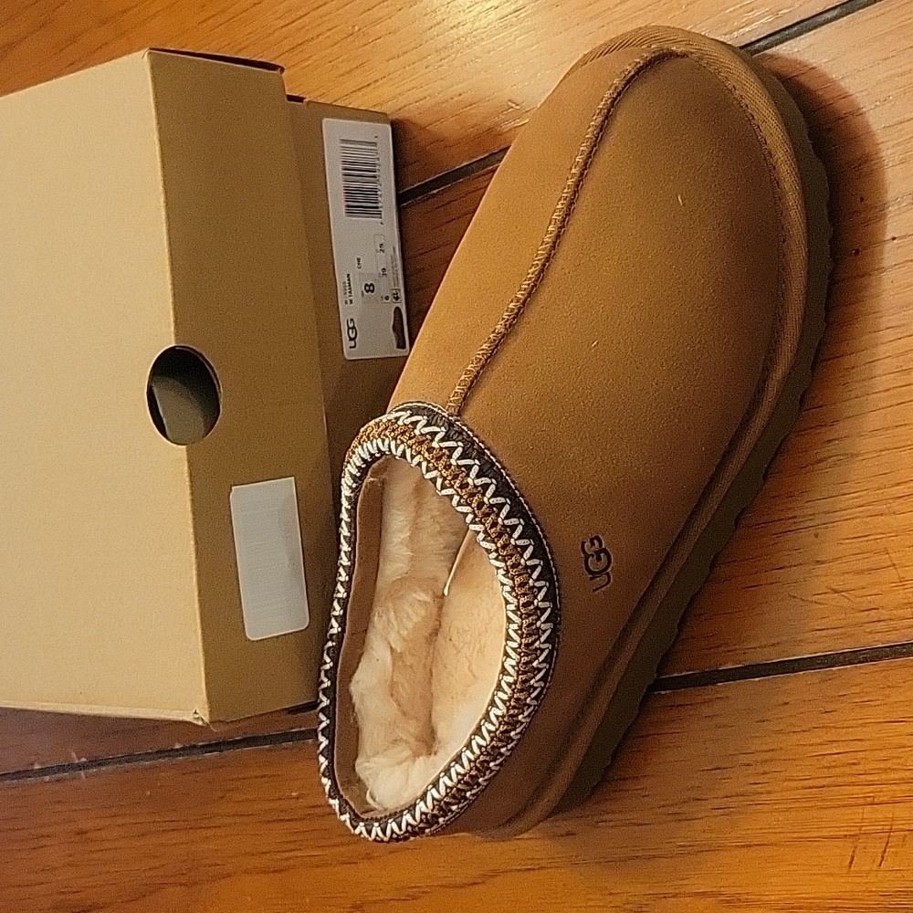 New in box Ugg Tasman